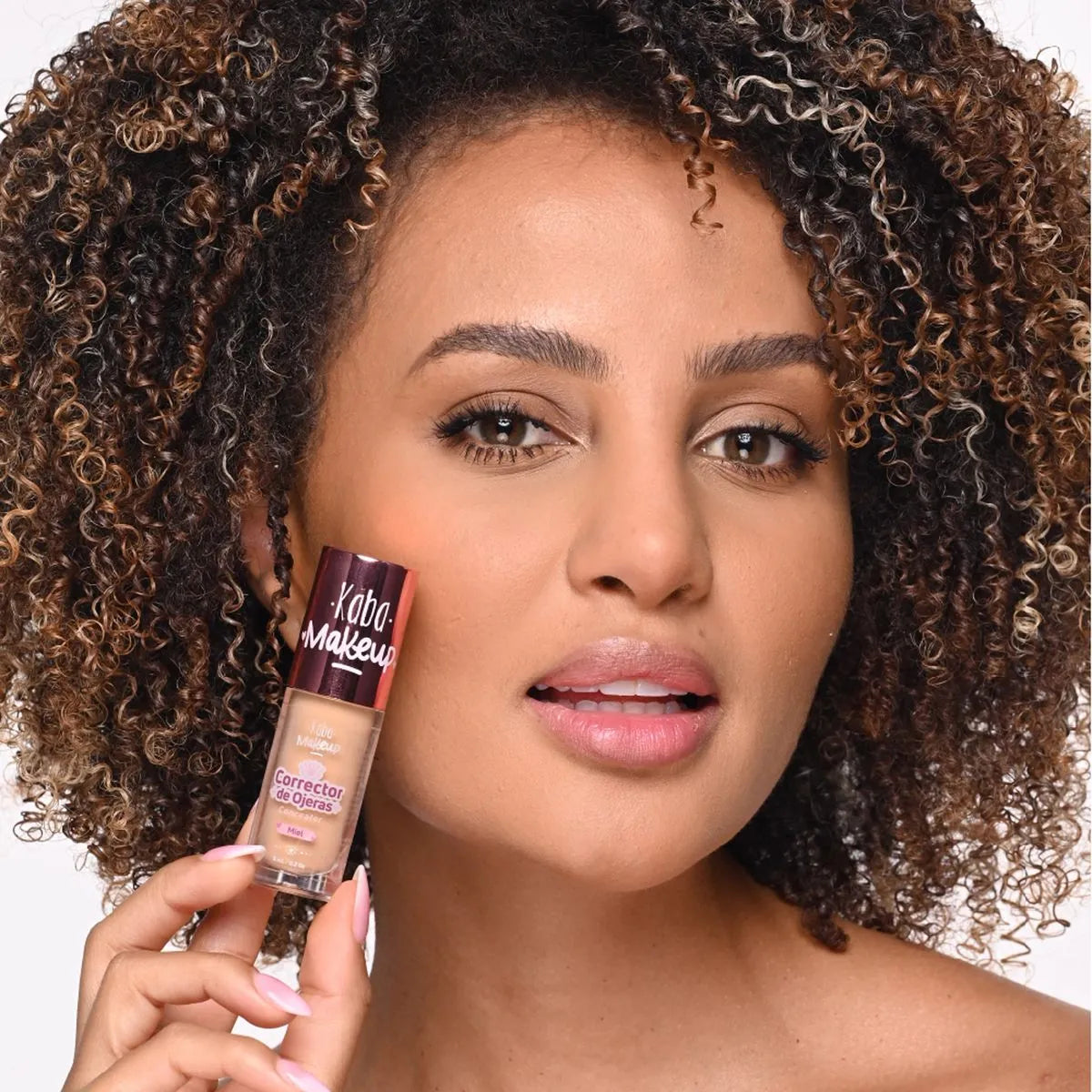 Corrector de Ojeras Kaba Makeup 5 ml/0,2 oz Miel